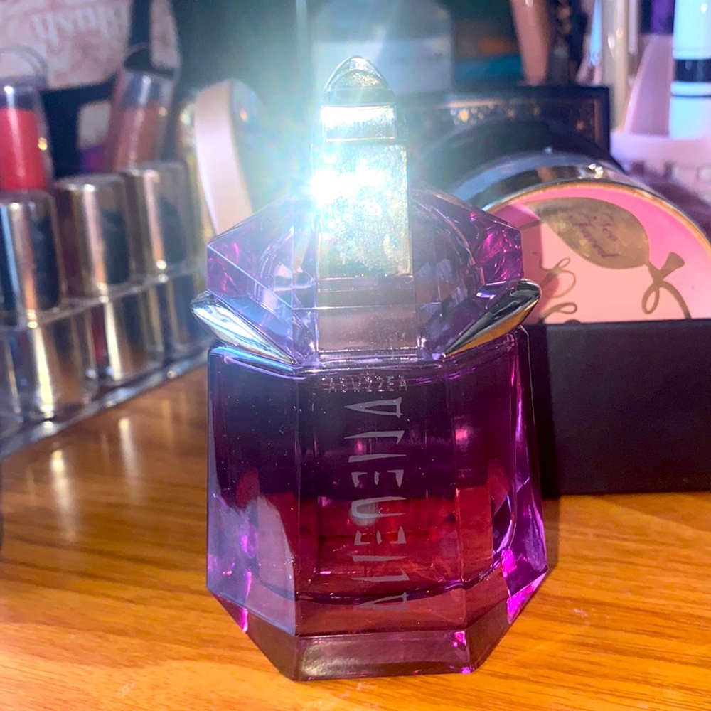 Almost new Mugler Alien EDT perfume 1 oz